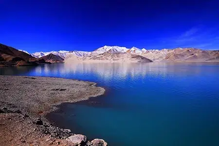 喀拉库勒湖
